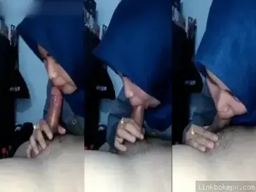 ABG Jilbab Polos Cicip Kontol Perdana Ngemut Muncrat poster