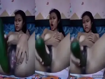 Cewek Nakal Coli Pakai Timun Gede Lumer poster