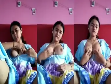 Dokumentasi Gadis Cantik Live Bersantai Kasur poster
