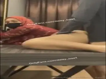 Dokumentasi Tante Kebaya Merah Cantik Di Kasur poster