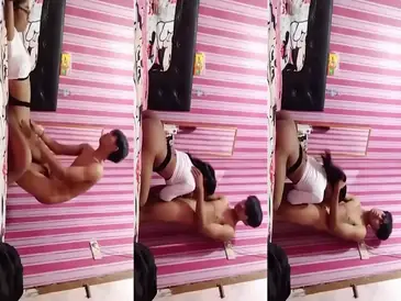 Gadis Cantik Pasrah Goyang Kasur Bareng Pacar poster