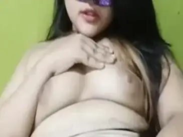 Gadis Cantik Pasrah Goyang Kasur Crot Face poster