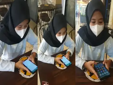 Gadis Cantik Pasrah Posisi Doggy Kasur poster