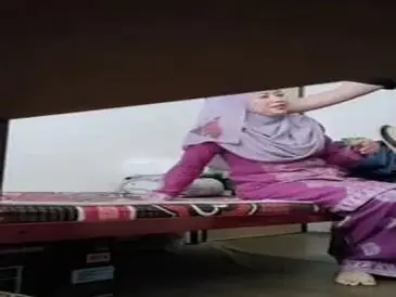 Gadis Erica Lin Cantik Pasrah Kasur Crot Mulut poster