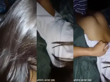 Siswi SMA Semok Cantik Pasrah Posisi Doggy Kasur poster