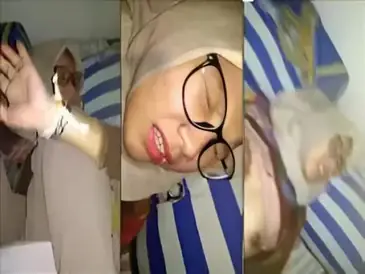Ukhti Berkacamata Beraksi Memukau Saat Dihajar Pacar poster