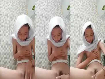 Ukhti Hijab Cantik Live Bersantai Kasur WC poster