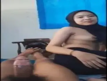 Ukhti Hijab Cantik Pasrah Goyang Kasur Crot poster