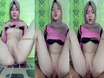 Ukhti Hijab Imut Cantik Goyang Atas Kasur poster