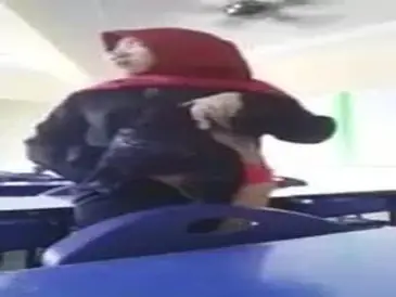 Ukhti Hijab Merah Kacamata Cantik Live Kasur poster