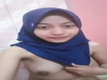 Ukhti Melly Hijab Cantik Part 1 Bersantai Kasur poster
