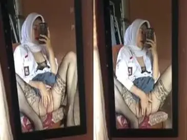Ukhti Siswi Hijab Cantik Live Kasur Cermin poster